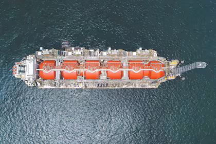 La UE busca diversificar su suministro de gas ante el fin del gas ruso; Argentina presenta proyectos de LNG en Bruselas