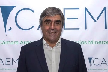 Coloquio de IDEA: la explotación minera podría verse afectada si el precio del oro continúa cayendo