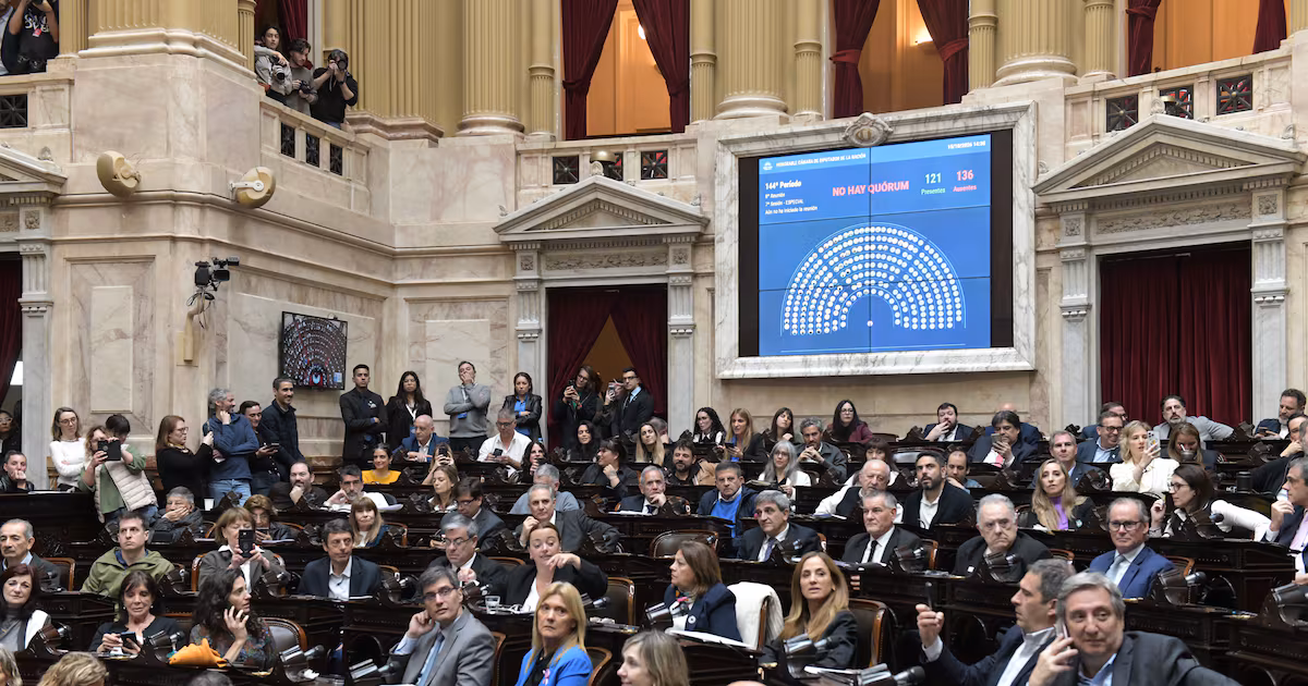 El gobierno frena la sesión en Diputados con apoyo de gobernadores y reprime la quinta Marcha Federal Universitaria