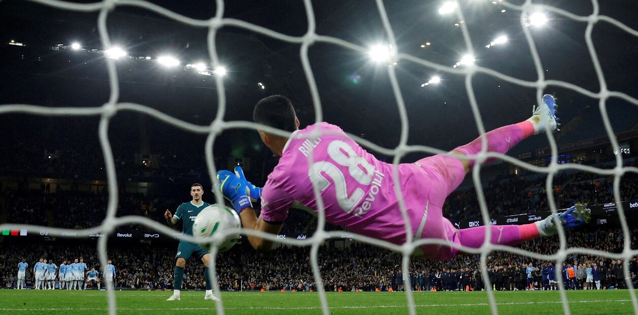Rulli detiene dos penales y mete al City en cuartos; Barco falla y Chelsea cae ante Liverpool