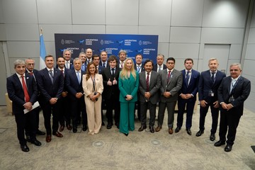Radicales y un gobernador del interior sellan respaldo a la suspensión de las PASO para afianzar la estrategia de Milei