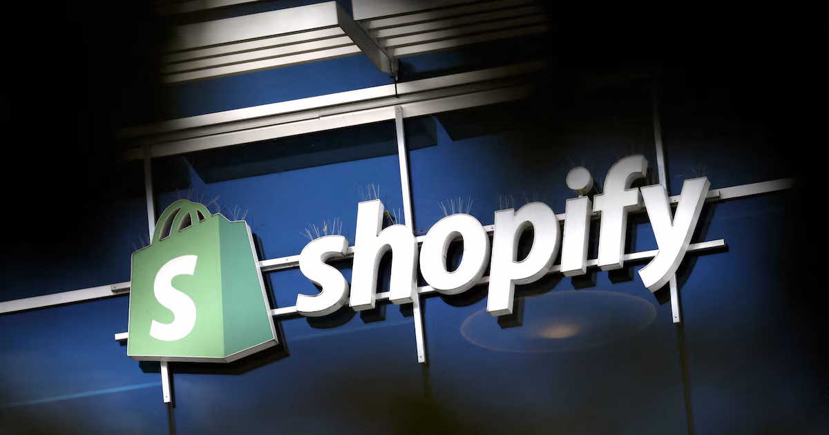 Shopify habilita Shop MCP para que cualquier asistente de IA pueda comprar dentro de su catálogo de mil millones de productos