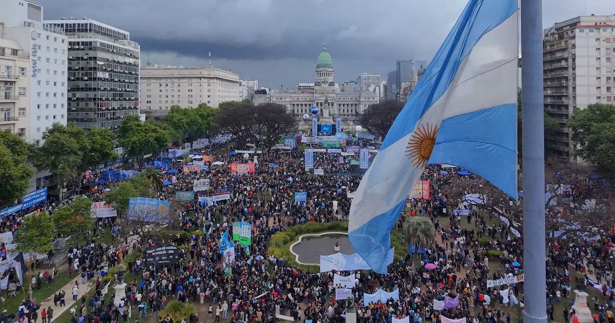 La oposición, sin un plan claro, frente a la combinación de represión oficial y tácticas de seguridad