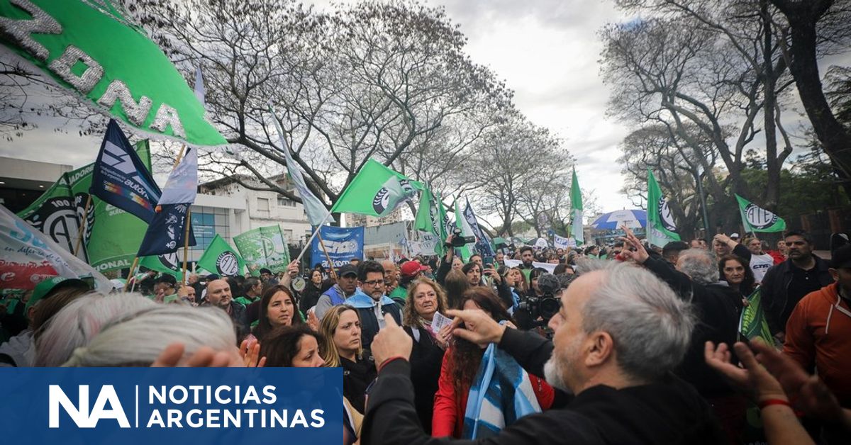 ATE protesta frente a Olivos contra plan de retiros voluntarios mientras Milei está en el exterior
