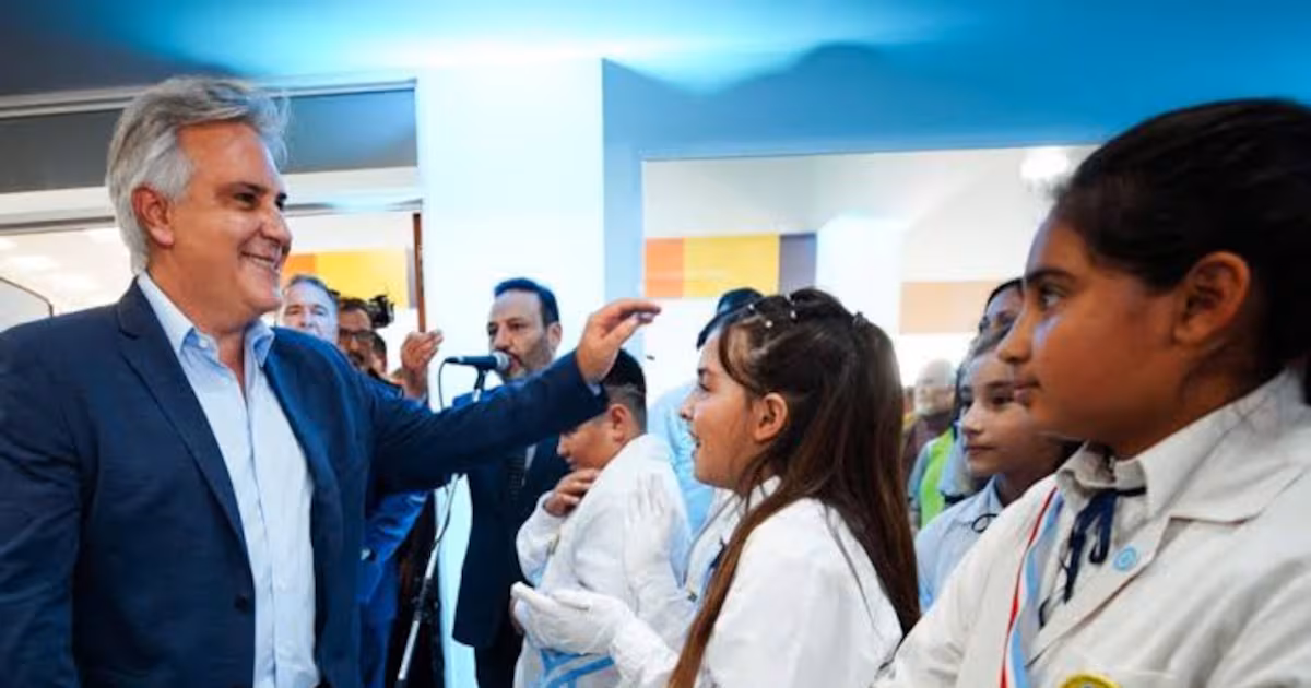 Paritarias y paz educativa: el gran reto de Llaryora ante el ajuste nacional