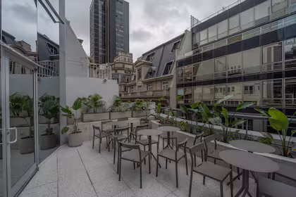 En el microcentro, un edificio busca volver a ser atractivo con espacios de uso compartido