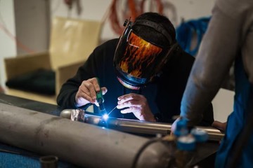 La actividad económica se estancó en agosto y no logra revertir la caída de julio, advierten señales de recesión