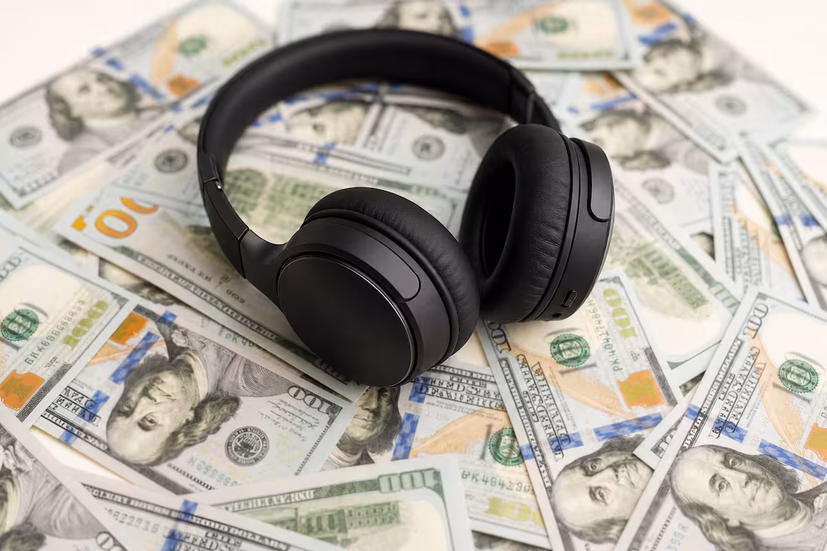 Condenan a músico en EE. UU. a 18 meses de prisión y a más de US$10 millones por fraude con reproducciones de IA en streaming