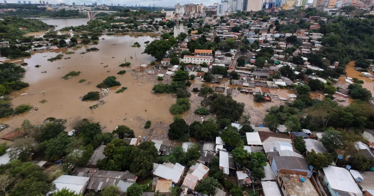 El Niño desata inundaciones en Ciudad del Este y genera evacuaciones en la frontera paraguayo-brasileña y argentina