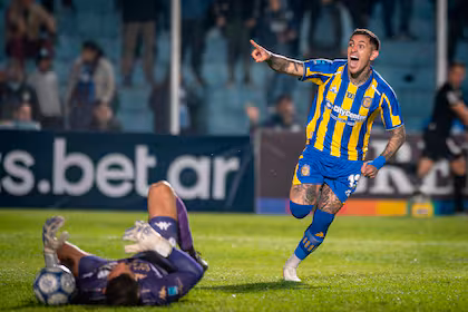 Rosario Central derrotó 3-2 a Atlético Tucumán en Tucumán con un doblete de Gastón Ávila y un gol decisivo de Julián Fernández