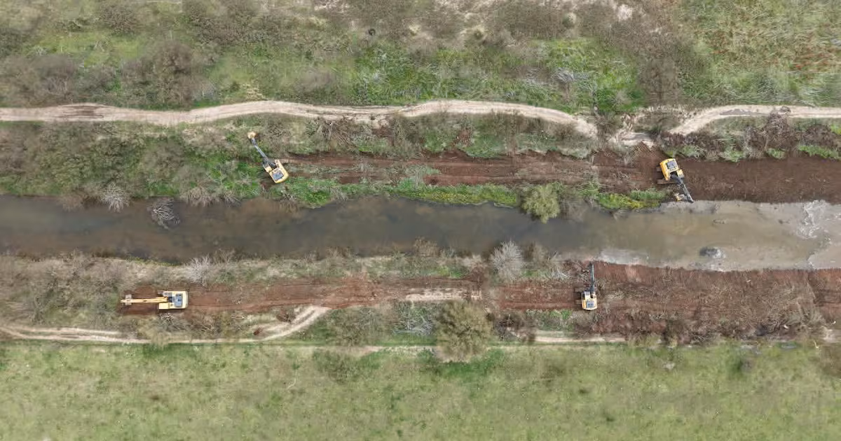 Santa Fe avanza con mantenimiento del arroyo San Lorenzo para mejorar drenaje ante posibles lluvias de El Niño