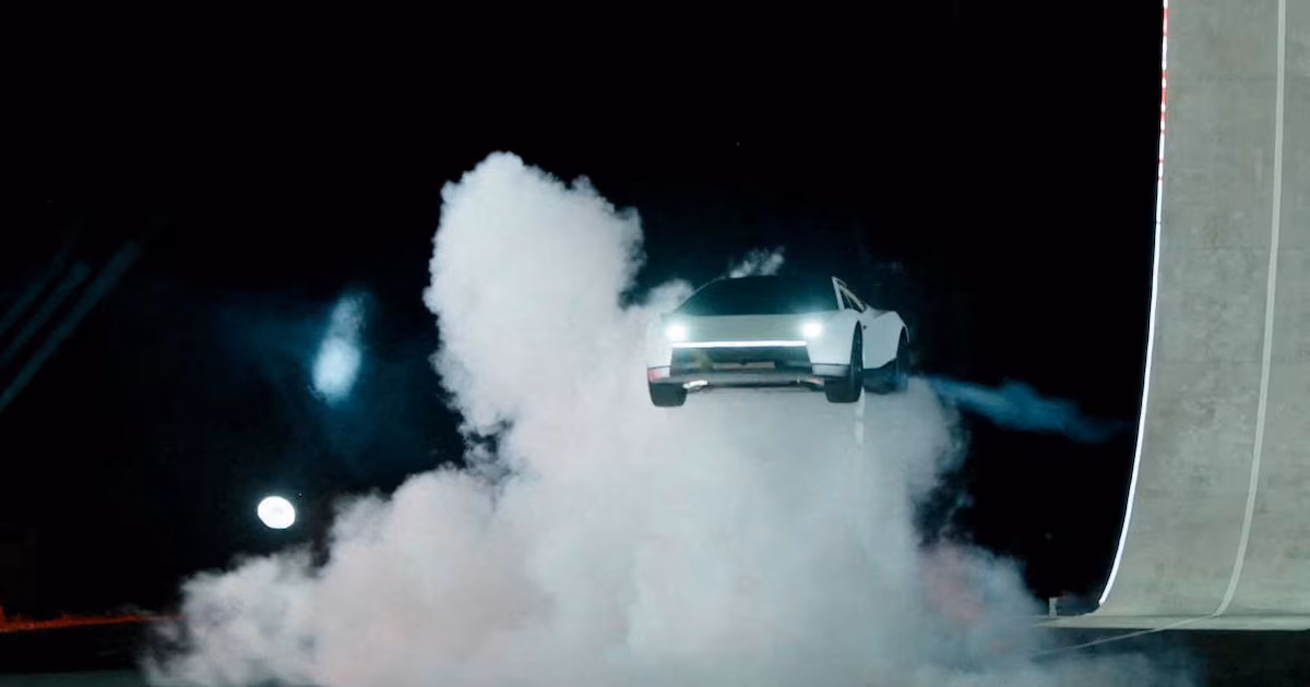 Tesla presenta una versión renovada del Roadster con supuestos elementos de vuelo y producción para 2028