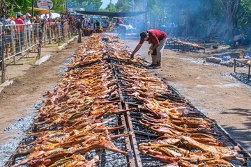 Polémica en Carpintería por comprar la carne del festival en Córdoba y no a productores locales