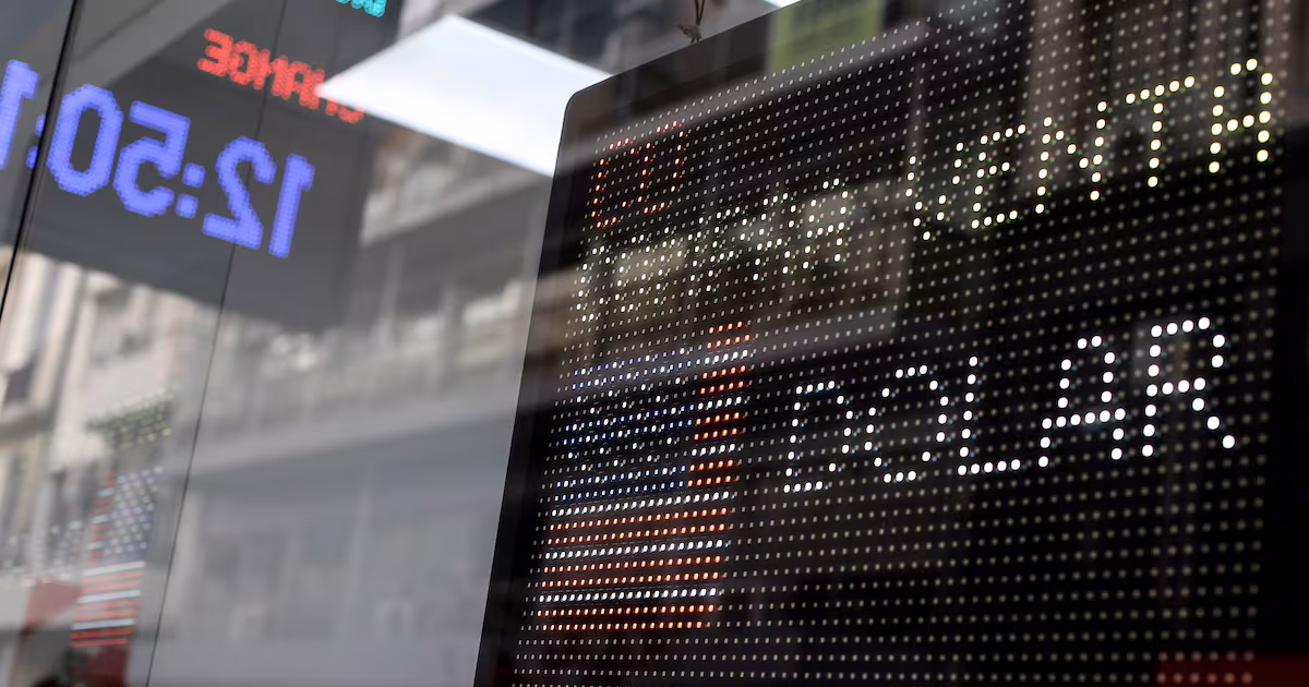 El riesgo país cierra en 674 puntos básicos pese al alza de acciones argentinas en Wall Street