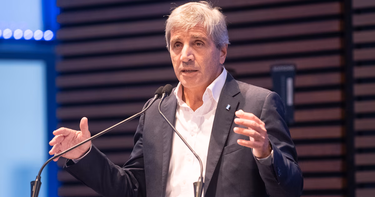 Gobierno apunta a desinflación y dólar estable para 2027, en un año electoral