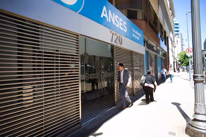 Apoderado de Cristina Kirchner reclama reliquidación de pensión y pago retroactivo desde abril, además de anulación del descuento del 20%