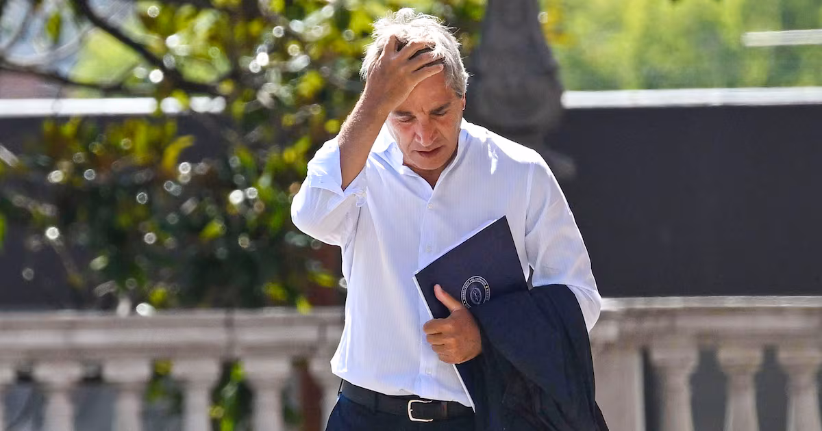 Caputo bajo presión ante caída de la economía y tensiones políticas