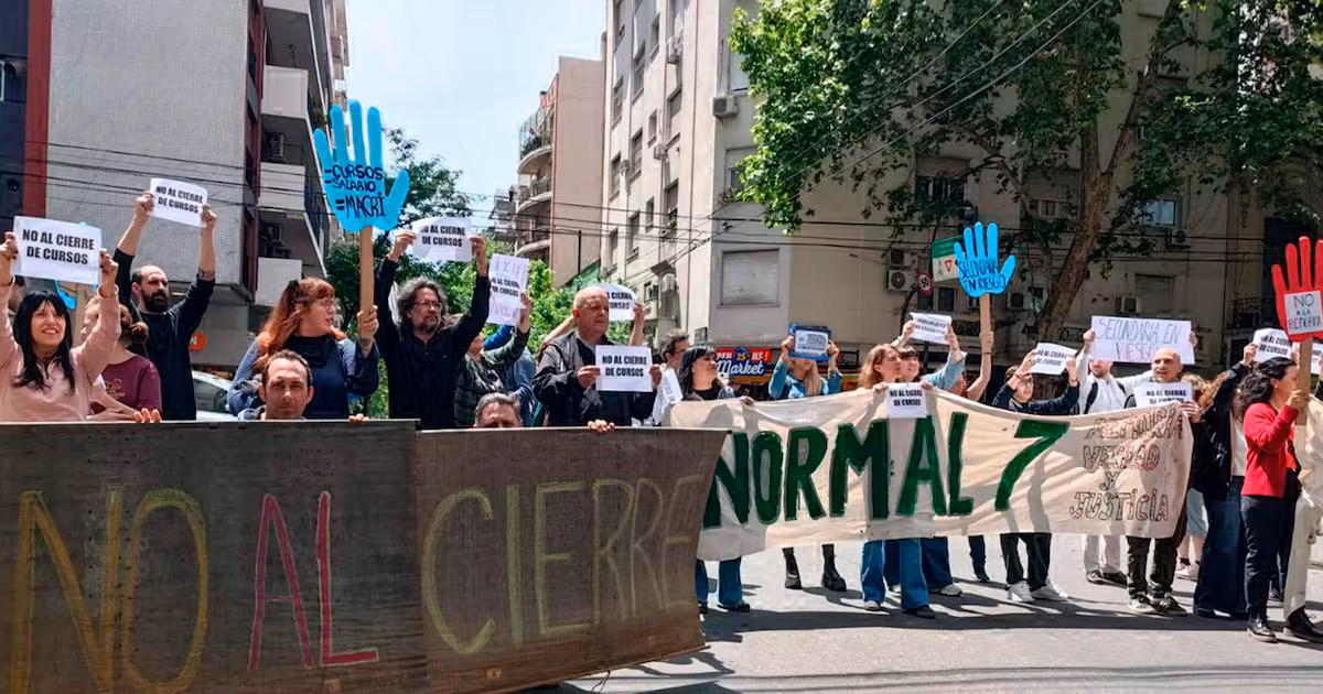 Protestas en escuelas porteñas ante posibles cierres de grados para 2027