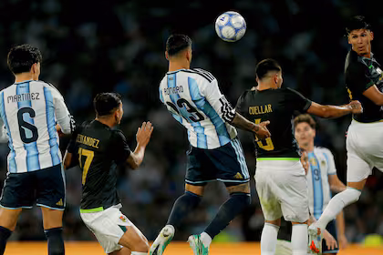 Argentina goleó a Bolivia en Córdoba y empieza a delinear el ciclo post-Messi con Romero capitán y emergentes