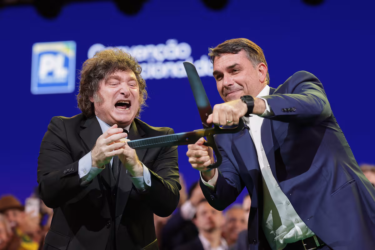 Milei suavizó sus ataques a Lula y apuesta por la victoria de Bolsonaro; la relación con Brasil queda en un marco de cautela