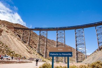 Sáenz presiona para que dos ramales del Belgrano Cargas sean inversiones obligatorias en la privatización para exportar a Chile y Bolivia