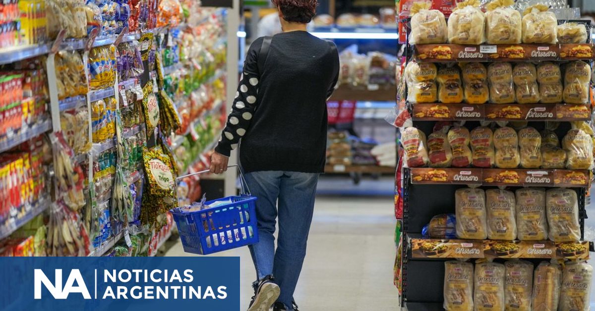 El consumo no repunta: fuerte caída en supermercados y mayoristas, y alza en centros de compra durante agosto