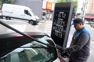 El Gobierno posterga los aumentos de impuestos a la nafta y el gasoil hasta el 1 de diciembre de 2026